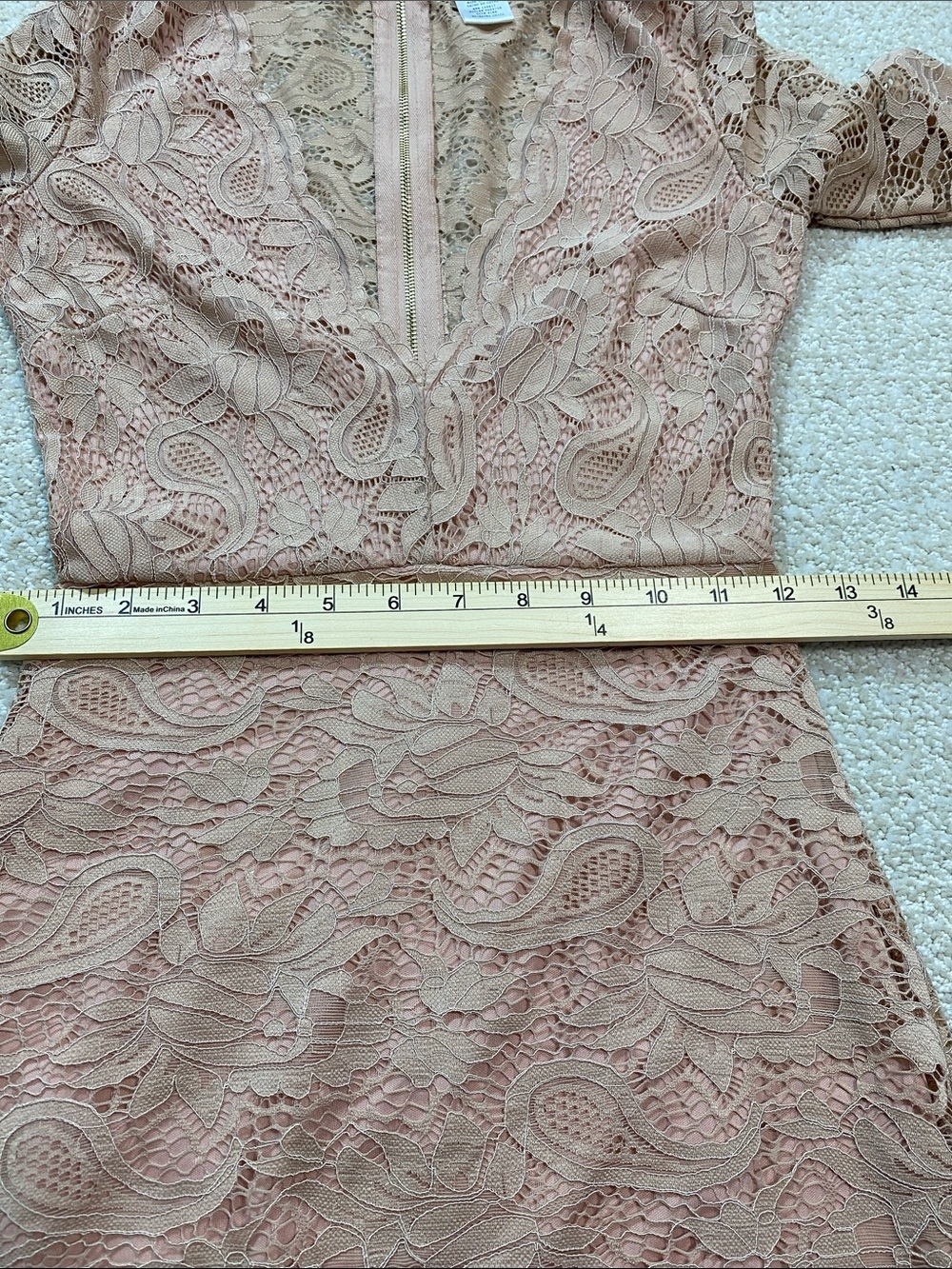 Windsor Long Sleeve Lace Bodycon Dress in Blush Size XS 90% Nylon - Picture 12 of 16